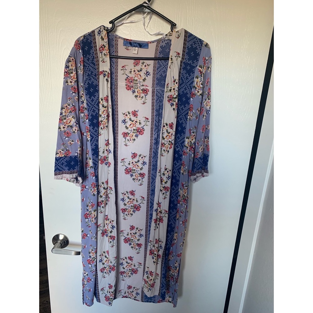 Francesca’s | Long Floral Kimono